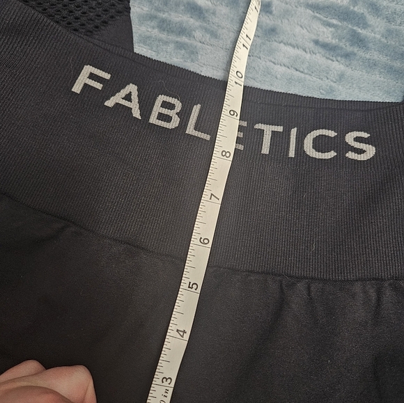 Fabletics high rise black leggings! - Picture 4 of 5